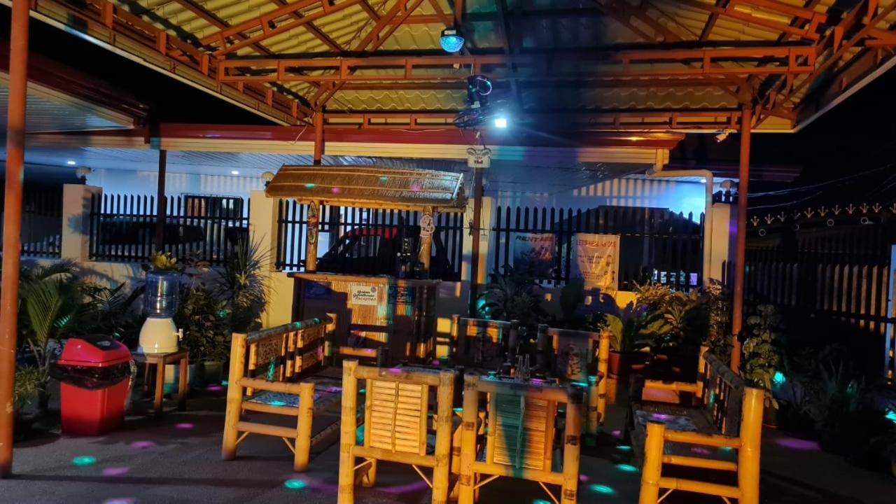 Babas Guesthouse Moalboal Exterior photo