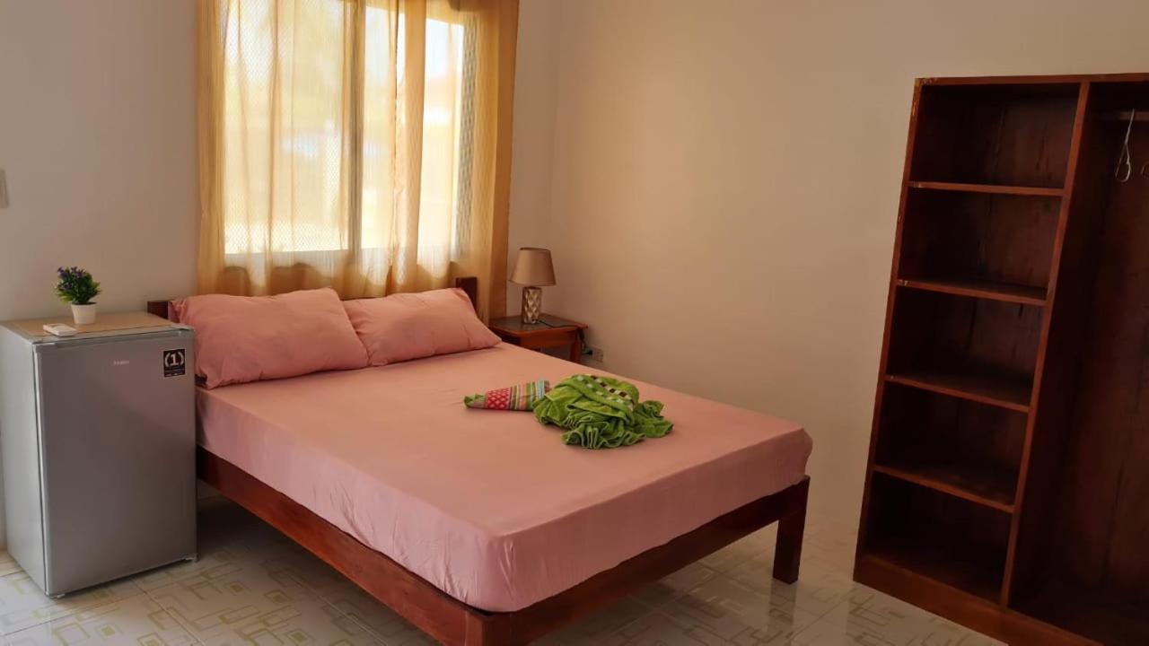 Babas Guesthouse Moalboal Exterior photo