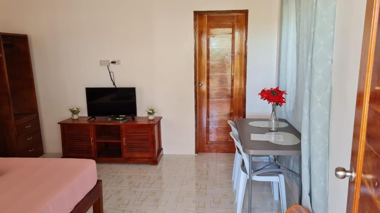 Babas Guesthouse Moalboal Exterior photo